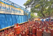 पिंपरी चिंचवड पोलिसांनी तीन अवैध एलपीजी ट्रान्सफर रॅकेटचा पर्दाफाश केला