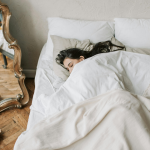 झोपेतून उठल्यानंतर लगेचच बिछाना का बनवणे ही चूक असू शकते