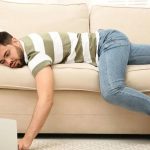 आळशी पालकत्व अजिबात आळशी नाही: आपल्या मुलाची गरज का असू शकते ते येथे आहे