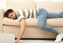 आळशी पालकत्व अजिबात आळशी नाही: आपल्या मुलाची गरज का असू शकते ते येथे आहे