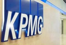 कर्मचाऱ्यांना लवकर सेवानिवृत्त करण्याच्या अनेक वर्षांच्या अयशस्वी प्रयत्नांनंतर, KPMG ने अमेरिकेतील त्यांच्या ऑडिट भागीदारांपैकी 10% कपात करण्याची घोषणा केली.