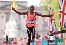 1:59:30! केनियाच्या सबॅस्टियन सावेने इतिहास रचला; अधिकृतपणे दोन तासांचा मॅरेथॉन अडथळा तोडणारी पहिली व्यक्ती ठरली | अधिक क्रीडा बातम्या