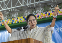 पश्चिम बंगाल: ममता बॅनर्जी यांनी राजीनामा देण्यास नकार दिला असतानाही राज्यपालांनी विधानसभा बरखास्त केली