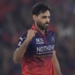 ‘भुवनेश्वर कुमारने मला आश्चर्यचकित केले की तो किती उत्कृष्ट आहे’: RCB मुख्य प्रशिक्षक अँडी फ्लॉवर
