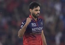 ‘भुवनेश्वर कुमारने मला आश्चर्यचकित केले की तो किती उत्कृष्ट आहे’: RCB मुख्य प्रशिक्षक अँडी फ्लॉवर