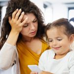 आपण एक frazzled पालक आहात? हे जाणून घेण्याचे 4 मार्ग आणि काय मदत करू शकते