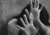 युपीतील महिलेचा सासरच्यांवर बंदुकीच्या जोरावर बलात्काराचा आरोप, पतीने फोनवर दिला तिहेरी तलाक
