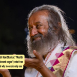 श्री श्री रविशंकर यांचे दिवसाचे कोट: “संपत्ती ही अशी काही आहे जी तुम्हाला बहाल केली जाते”; खऱ्या संपत्तीचा खरोखर अर्थ काय आणि पैसा हा जीवनातील फक्त एक श्रीमंती का आहे